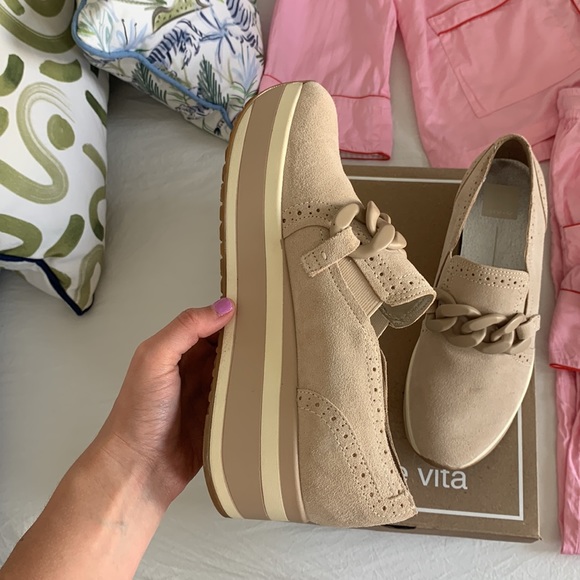 Dolce Vita Jhenee Dune Suede Sneakers! Soo cute and comfy. Size 8.5 - Picture 2 of 5